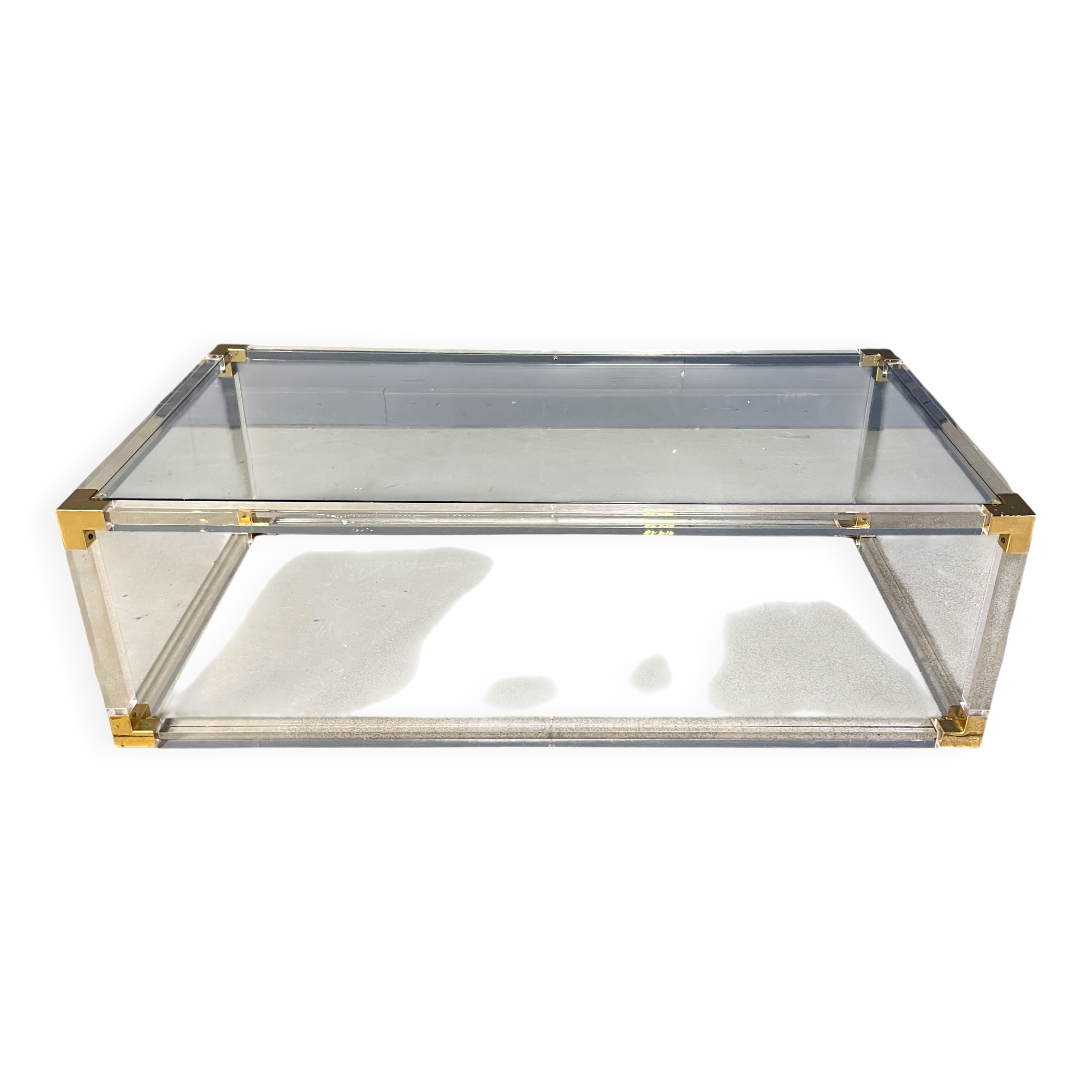 Table basse en laiton et lucite attribuée à Charles Hollis Jones, années 1970.