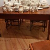 Earthenware tableware service.