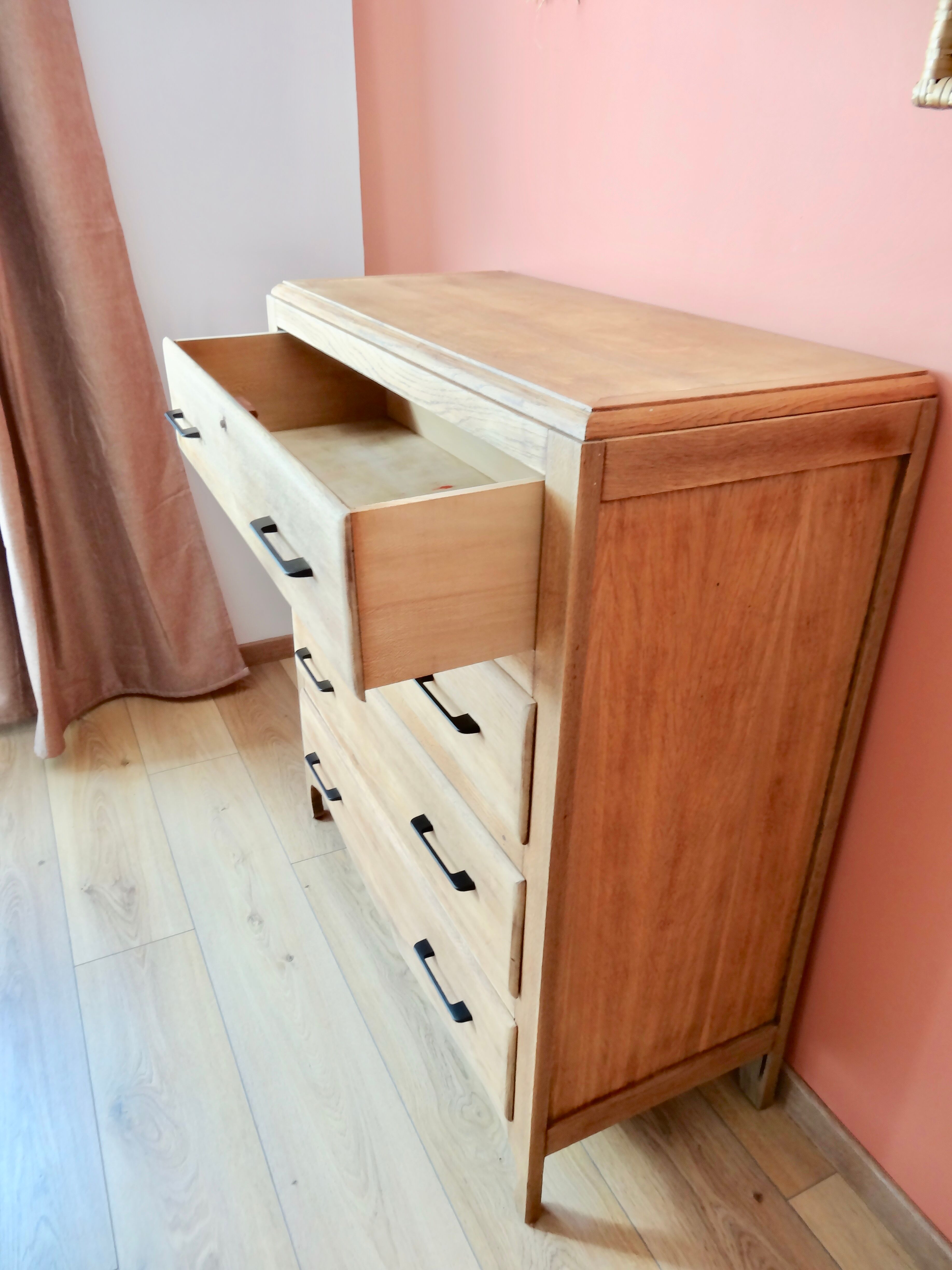 Vintage chest of drawers