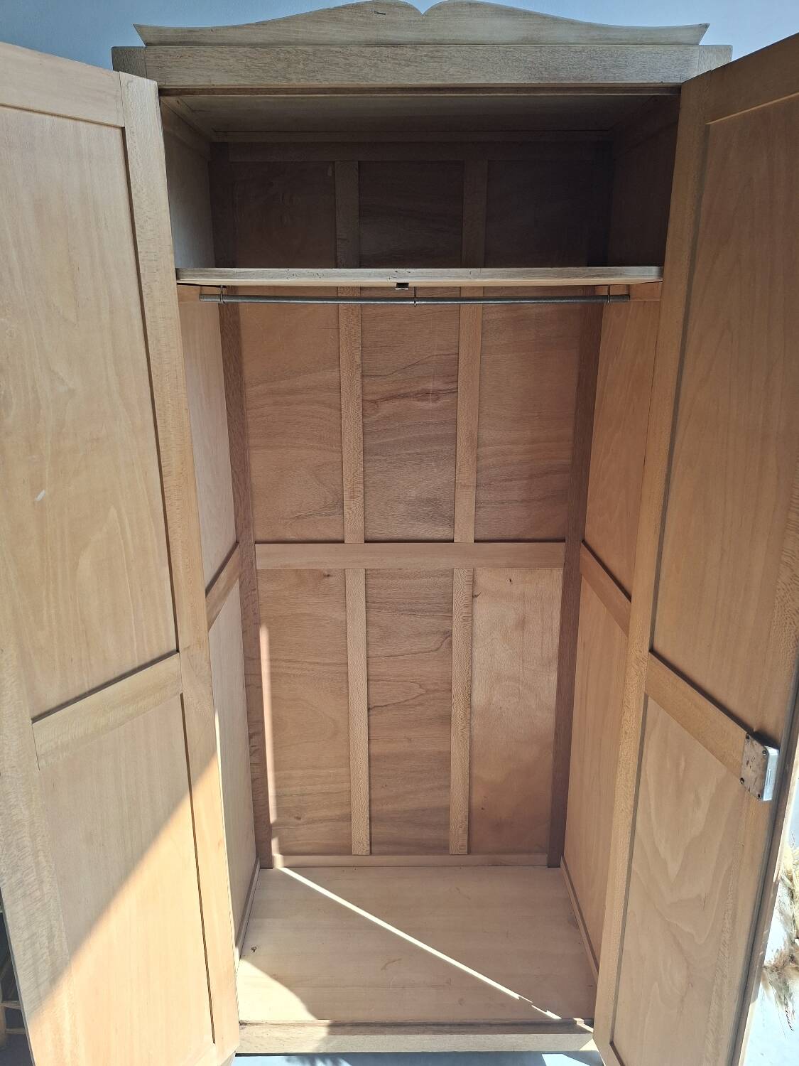 Parisian wardrobe in solid beech wood