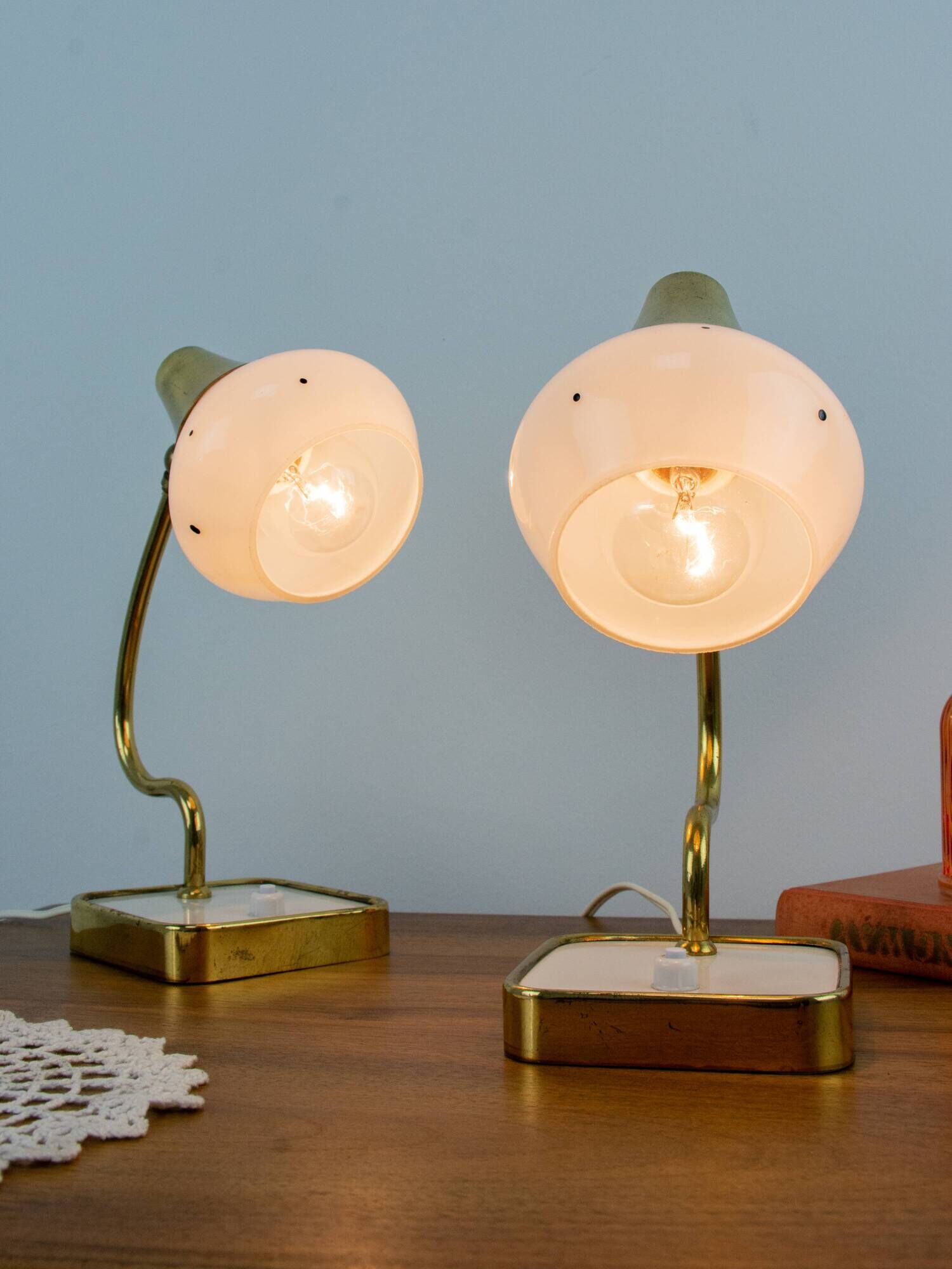 Set of 2 Vintage Mid-Century Table Lamps With Brass Stems And White Shades