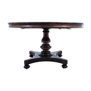 Table ronde en palissandre, Europe