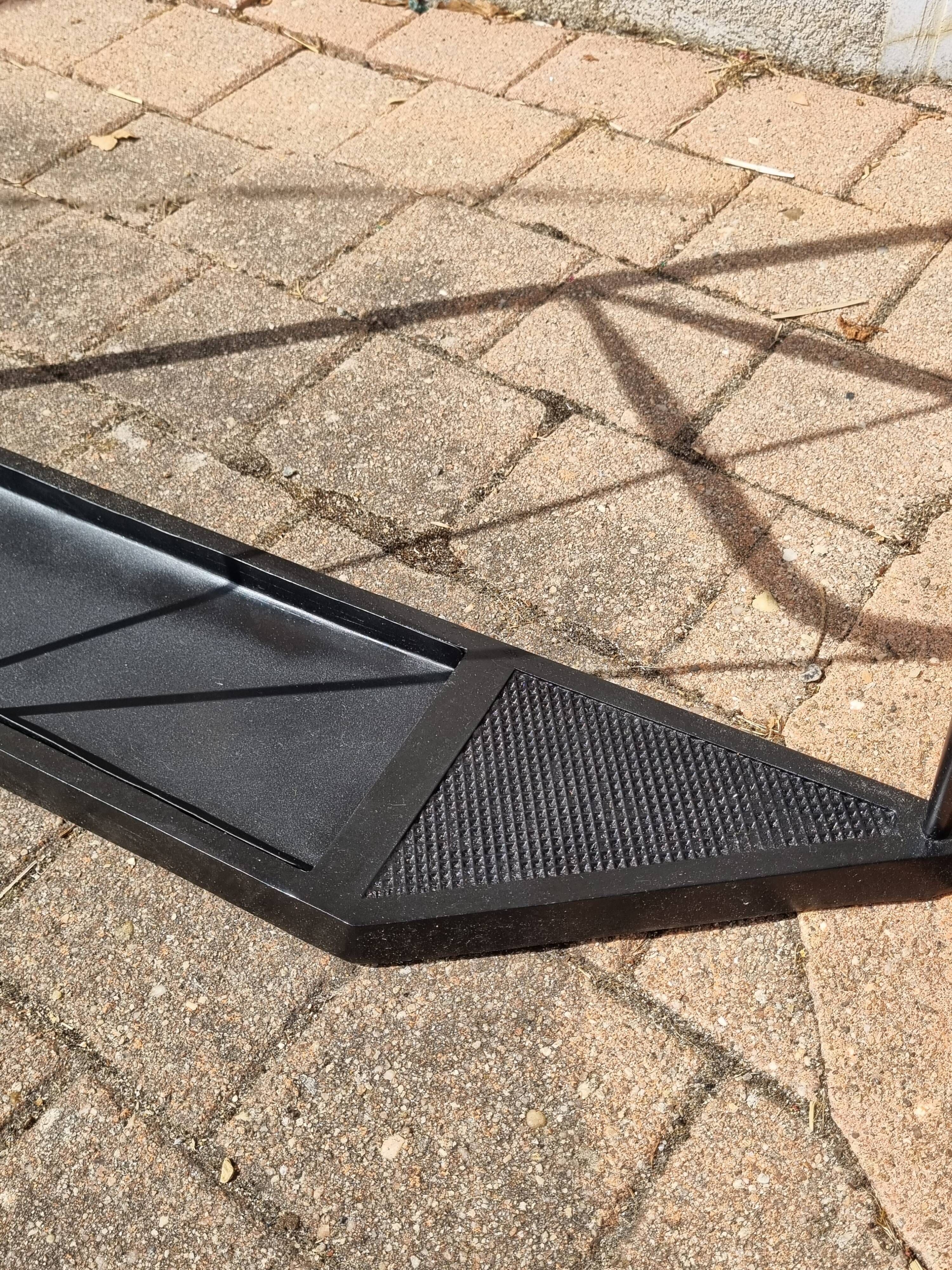 Postmodern entrance wardrobe from the 1980s in black metal and Bakelite, 180 cm.