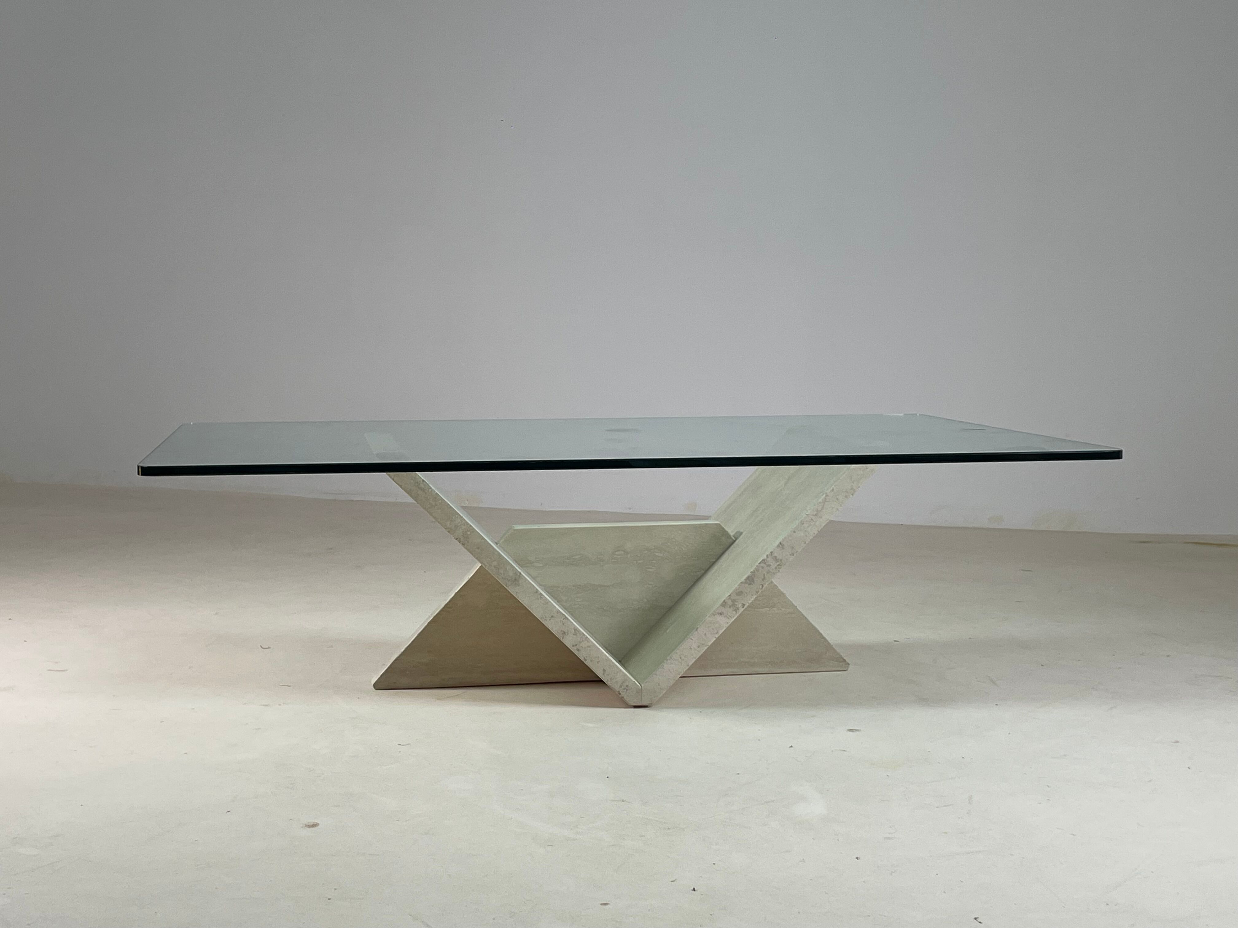 Table basse italienne en travertin et verre, 1970s