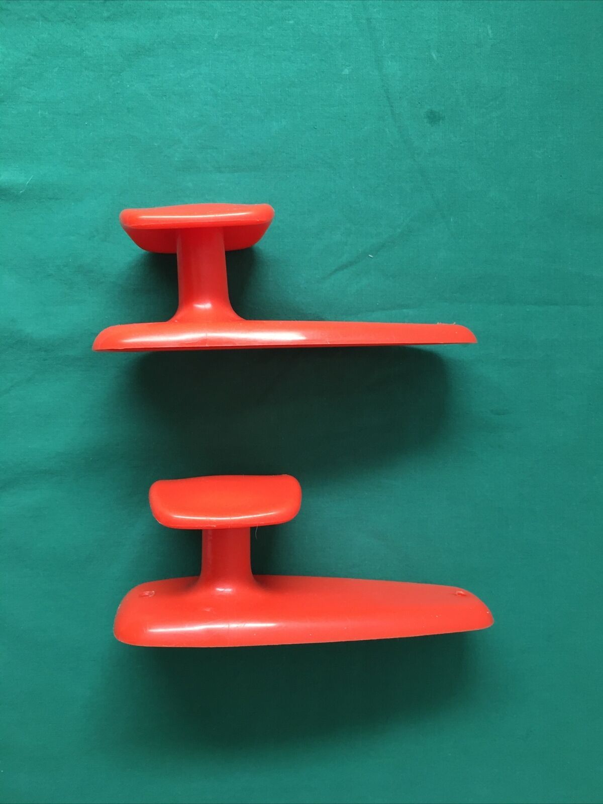 Pair of Patère coat rack Syla France plastic orange design 70s
