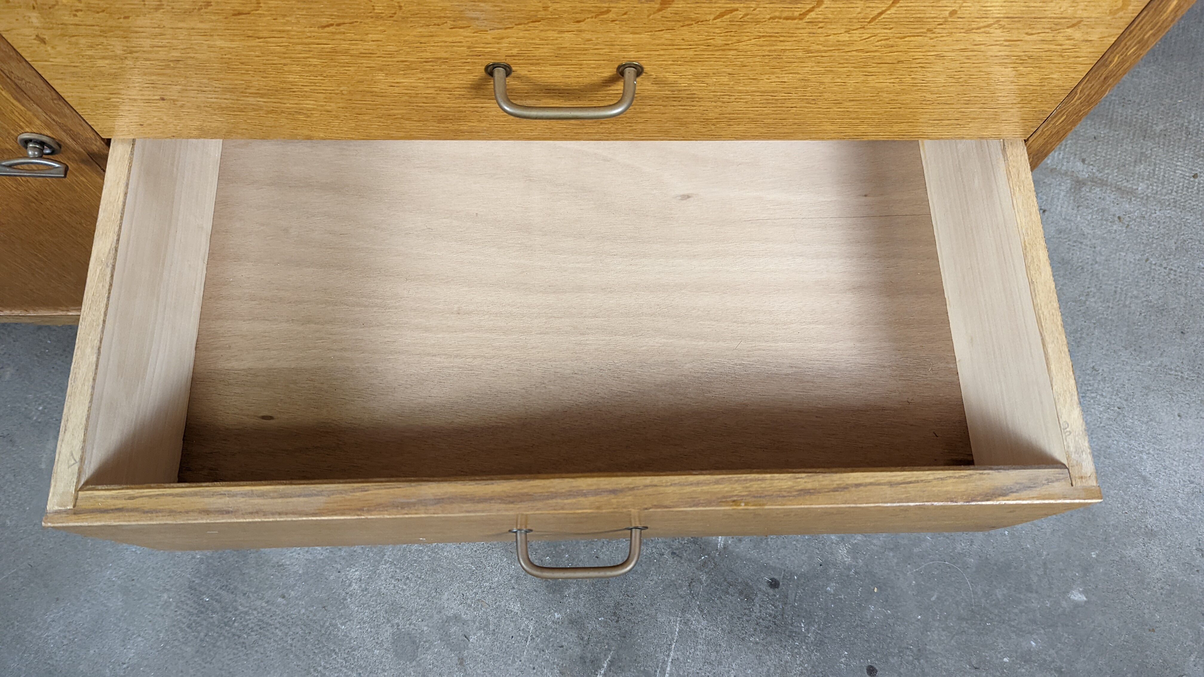 Scandinavian compass foot dresser
