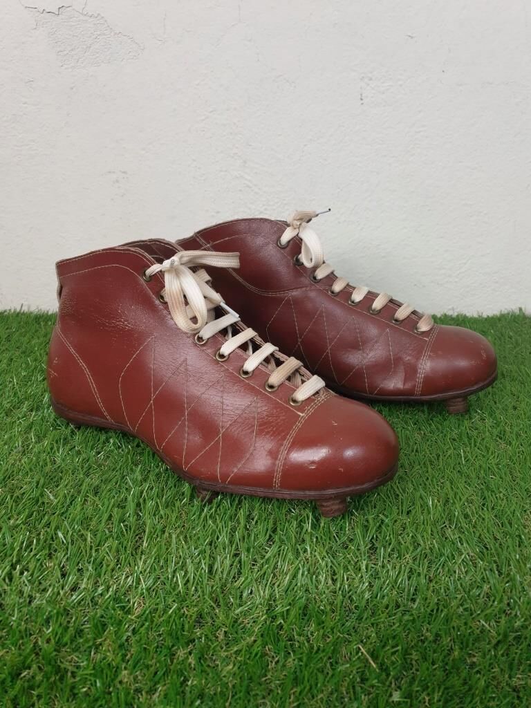 Paire de chaussures rugby sport vintage