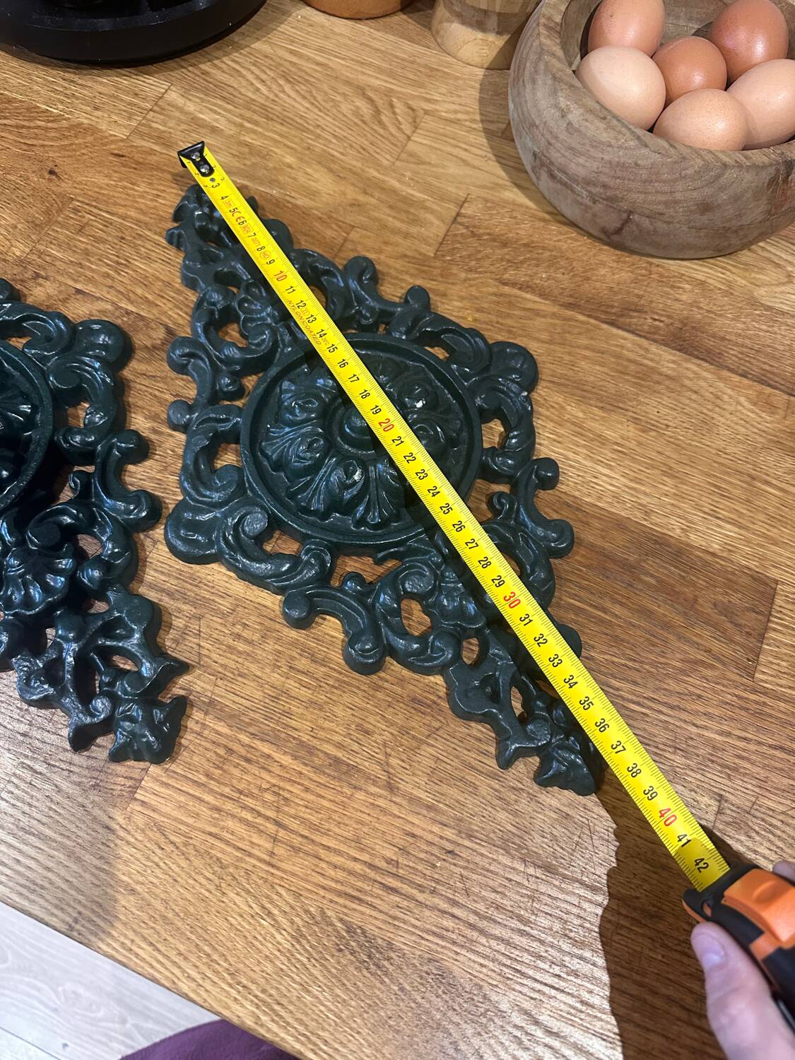 Set of 2 decorative cast iron rosettes