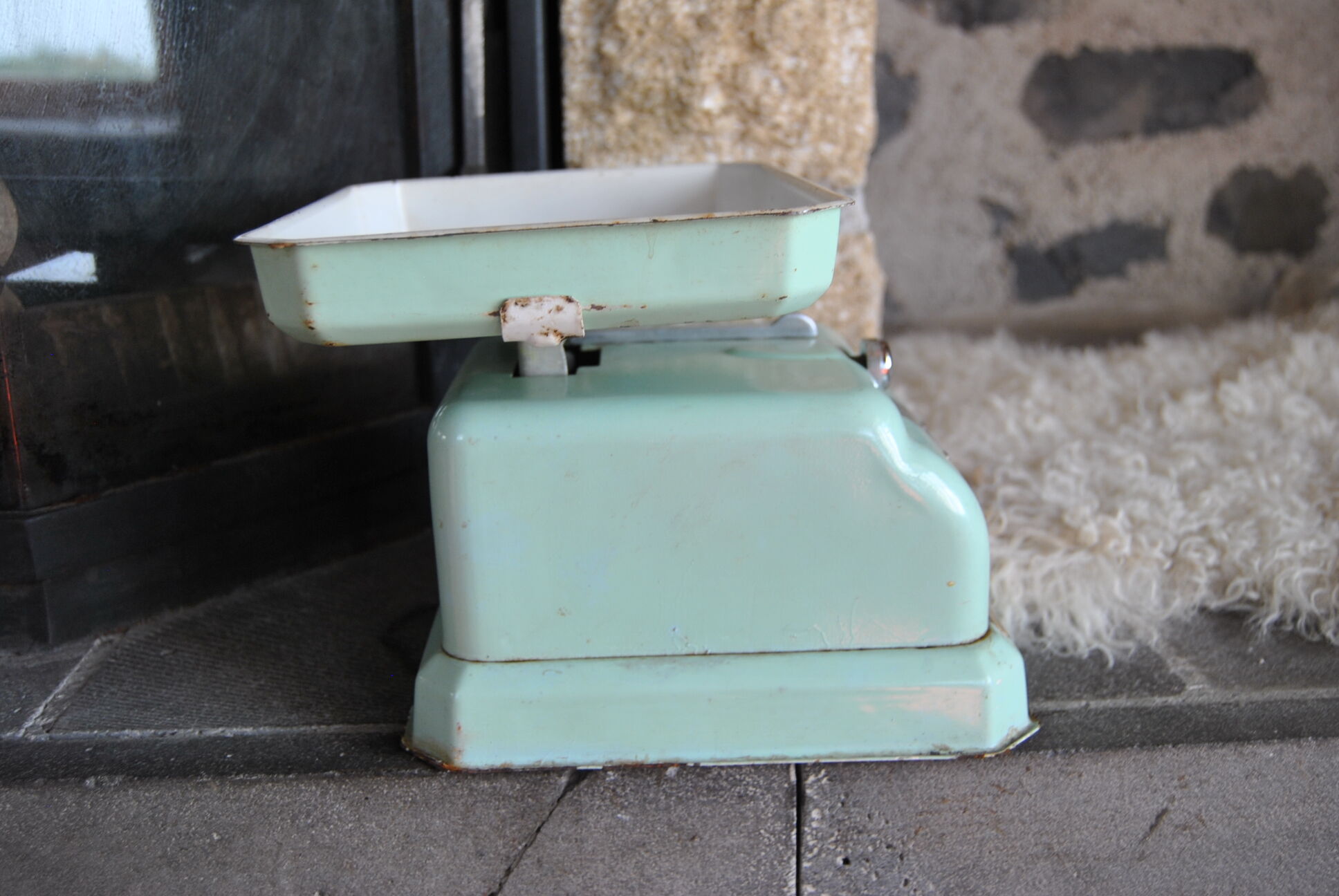 Household scale in water green metal Perca 50s
