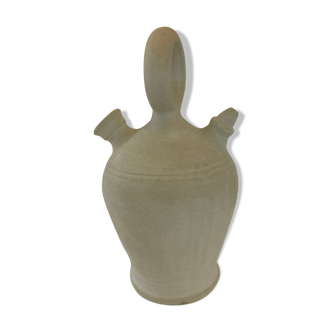 Jug in earth gargoulette or botijo