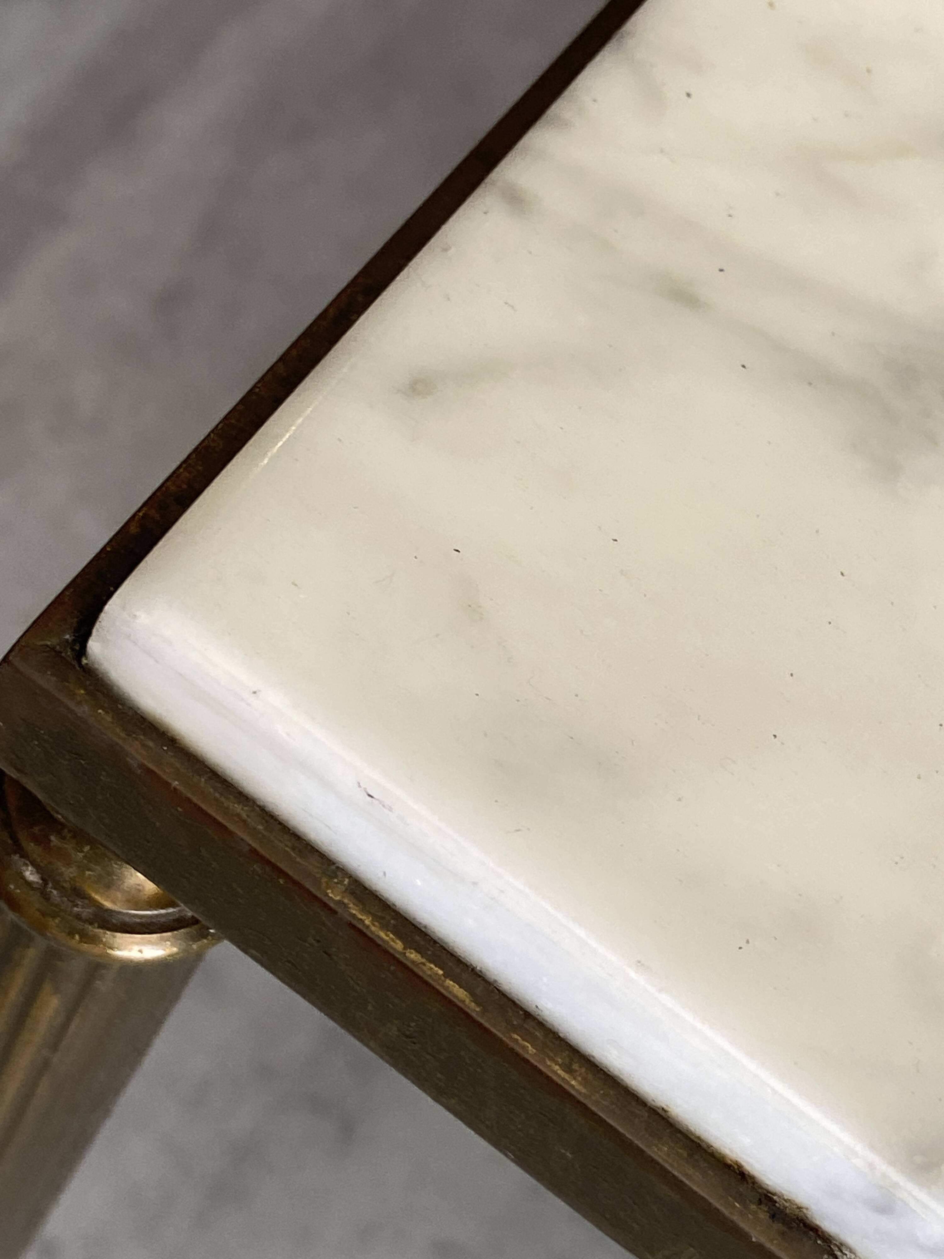 Table basse marbre blanc gris structure en métal laiton doré vintage 60s