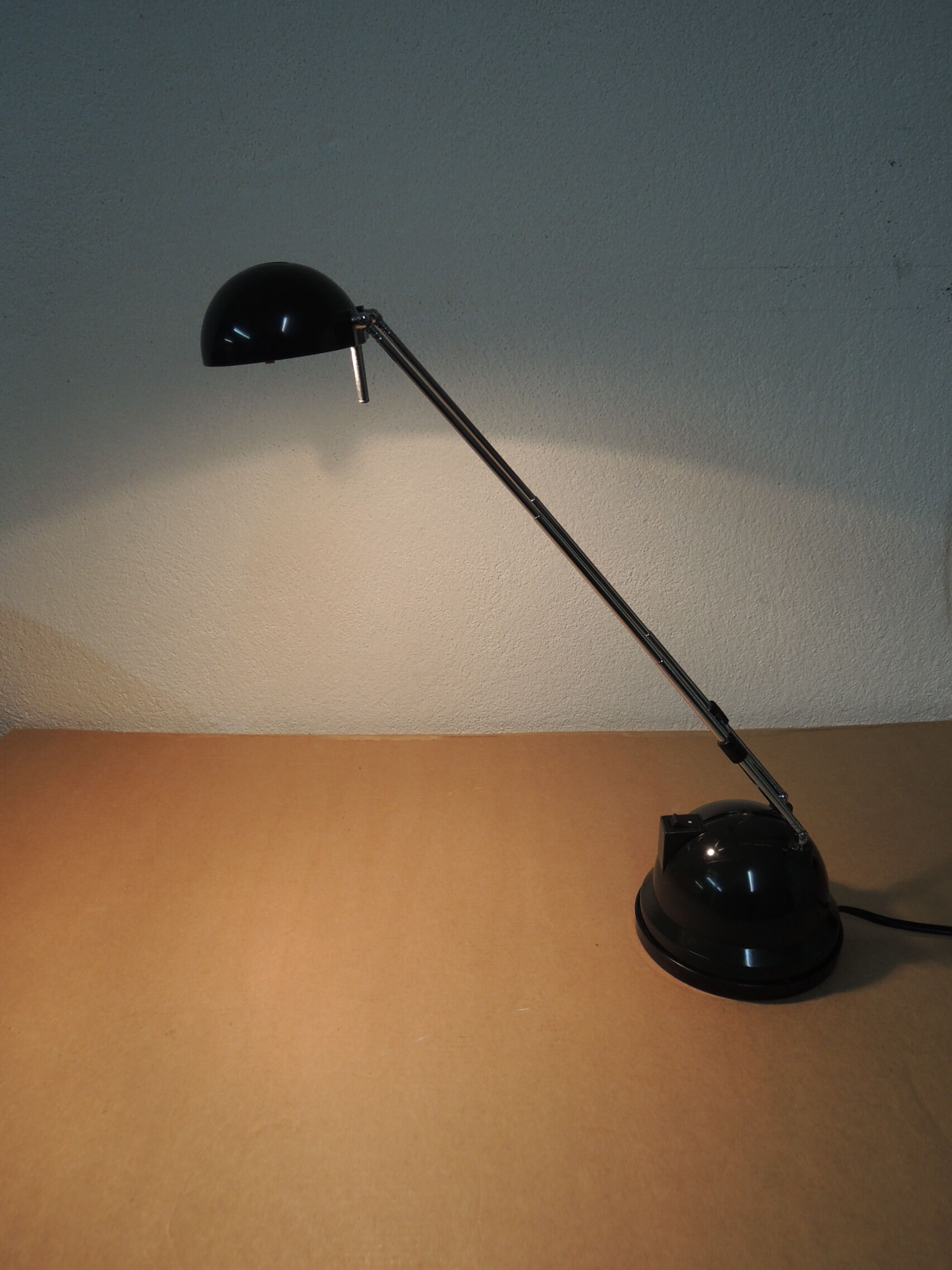 Telescopic desktop lmape