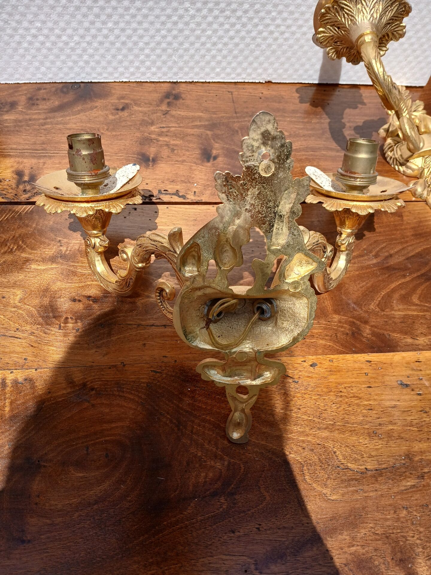 Pair of wall sconces in gilded bronze, Rococo style, Louis XV.