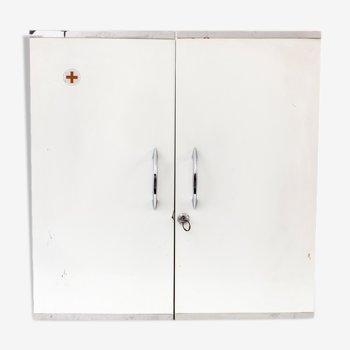 Medicine cabinet space metal double door with key Nightingale vintage