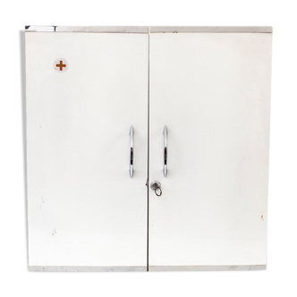 Medicine cabinet space metal double door with key Nightingale vintage