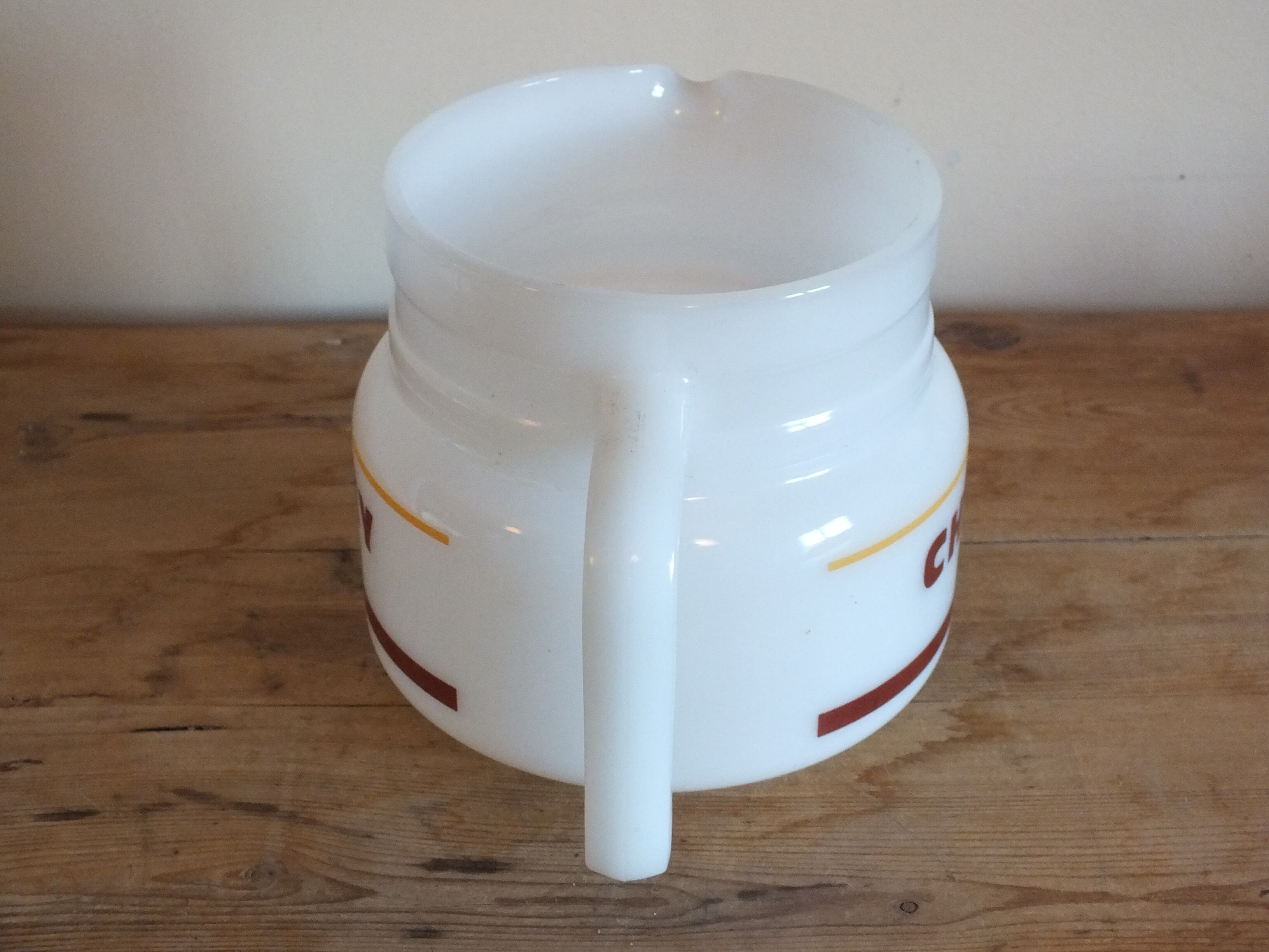 Pichet, pourer of Choky advertising bistro