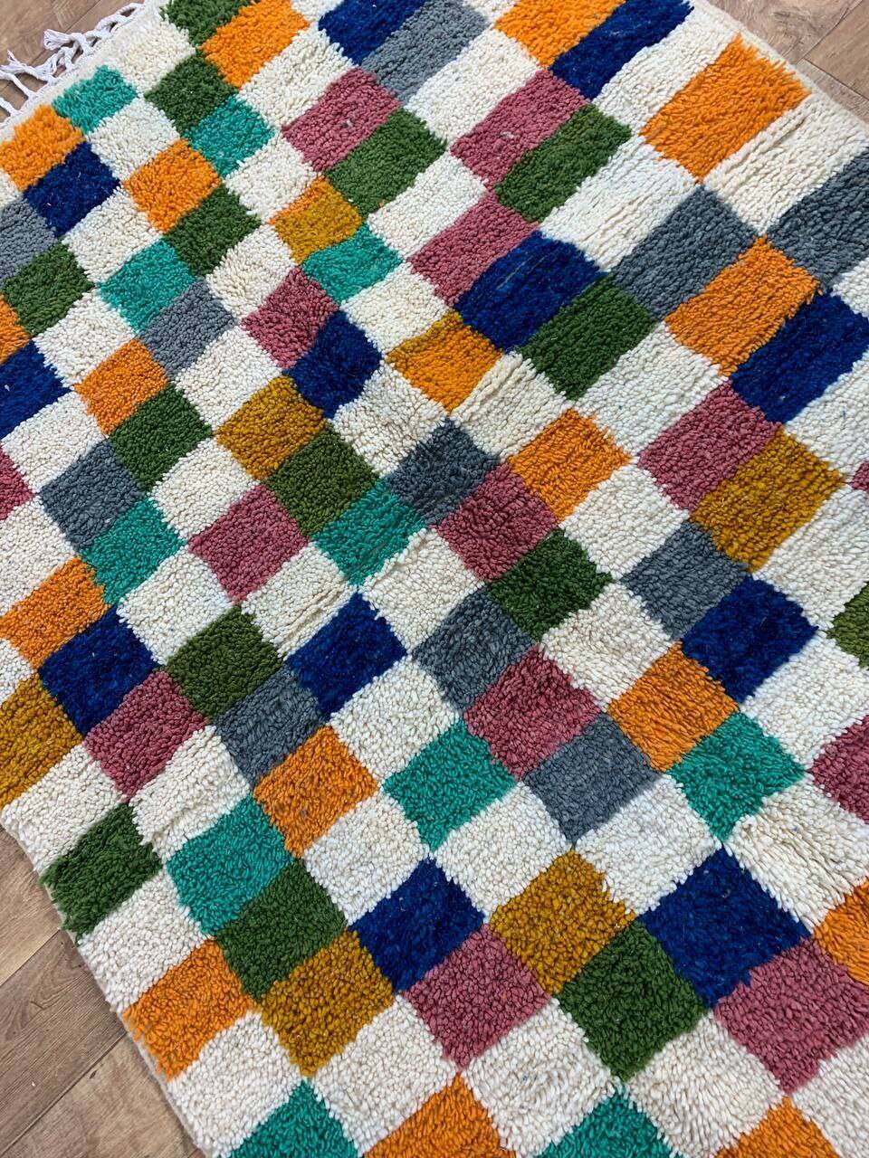 Handcrafted moroccan berber rug 213 x 160 cm