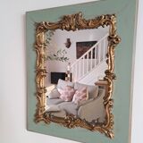 Miroir ancien de style Louis XV en bois et stuc doré.