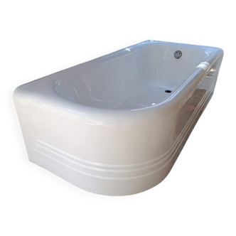 Art Deco bathtub from the 1930s and washbasin.