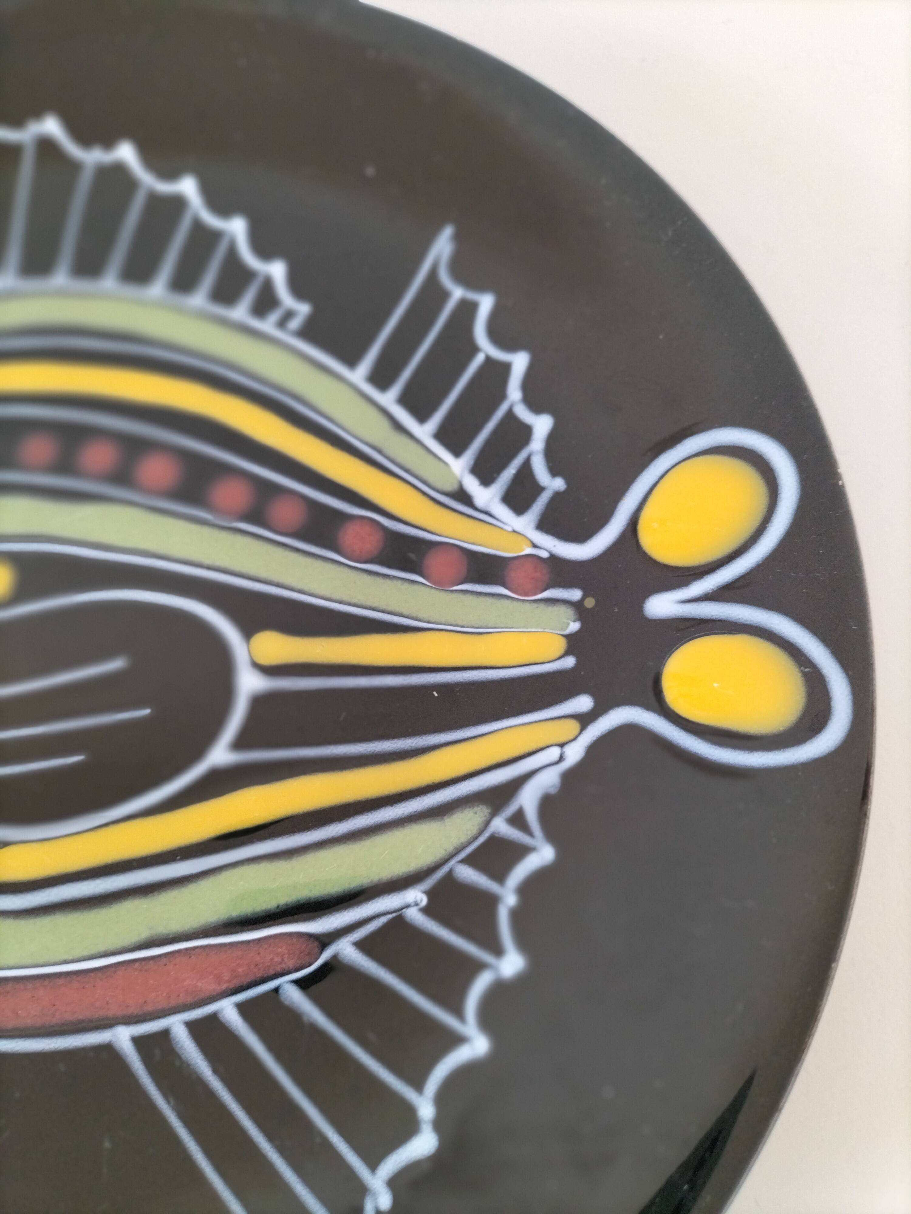 Black faience plate with stylised fish, Ty Breiz spirit from the 1960s.