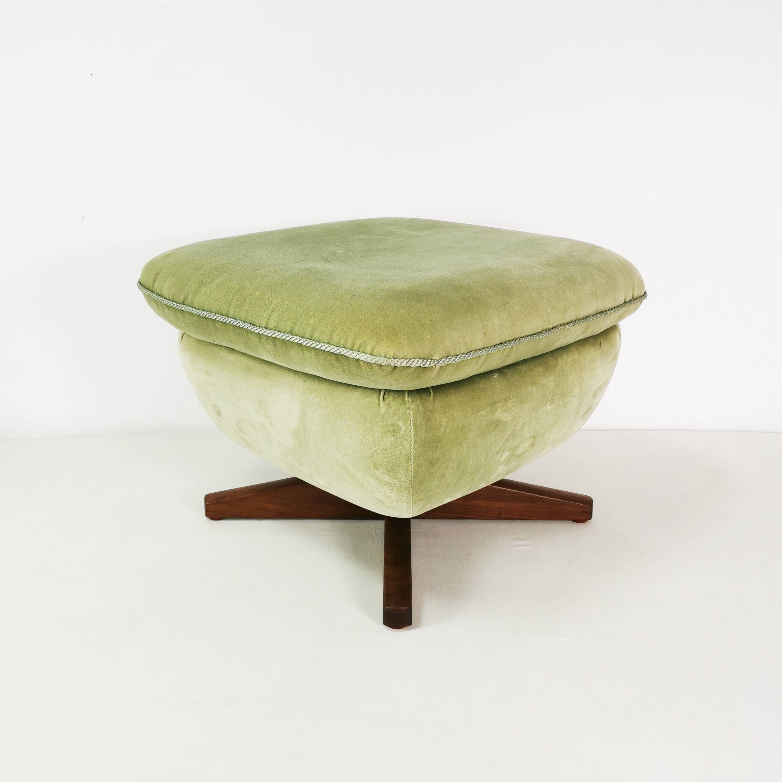Pouf du milieu du siècle, Parker Knoll, Royaume-Uni, années 1960.