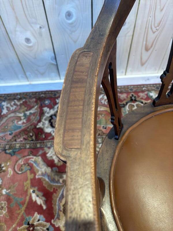 Swivel office chair