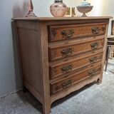 Oak chest of drawers