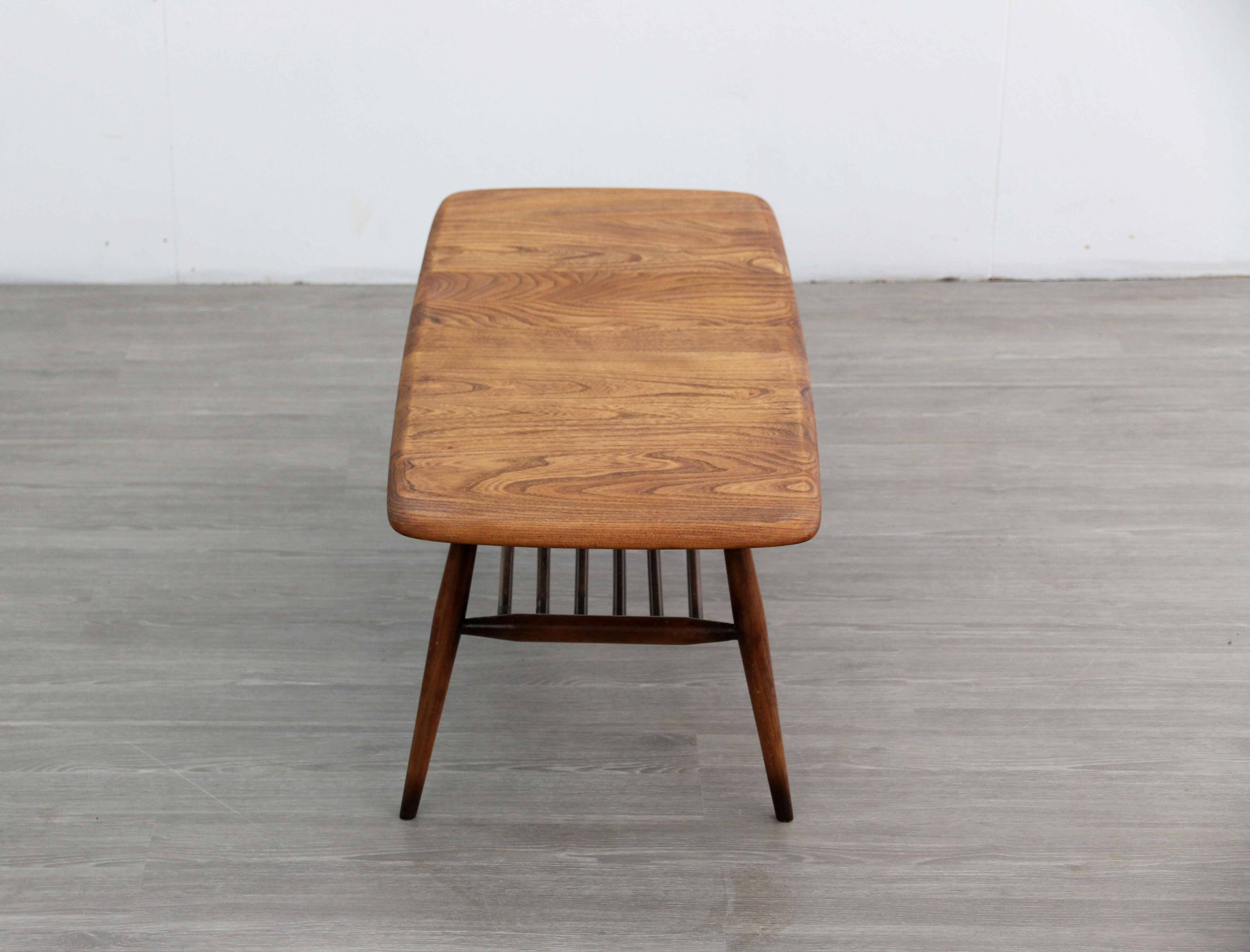 Table basse Ercol avec support de magazine