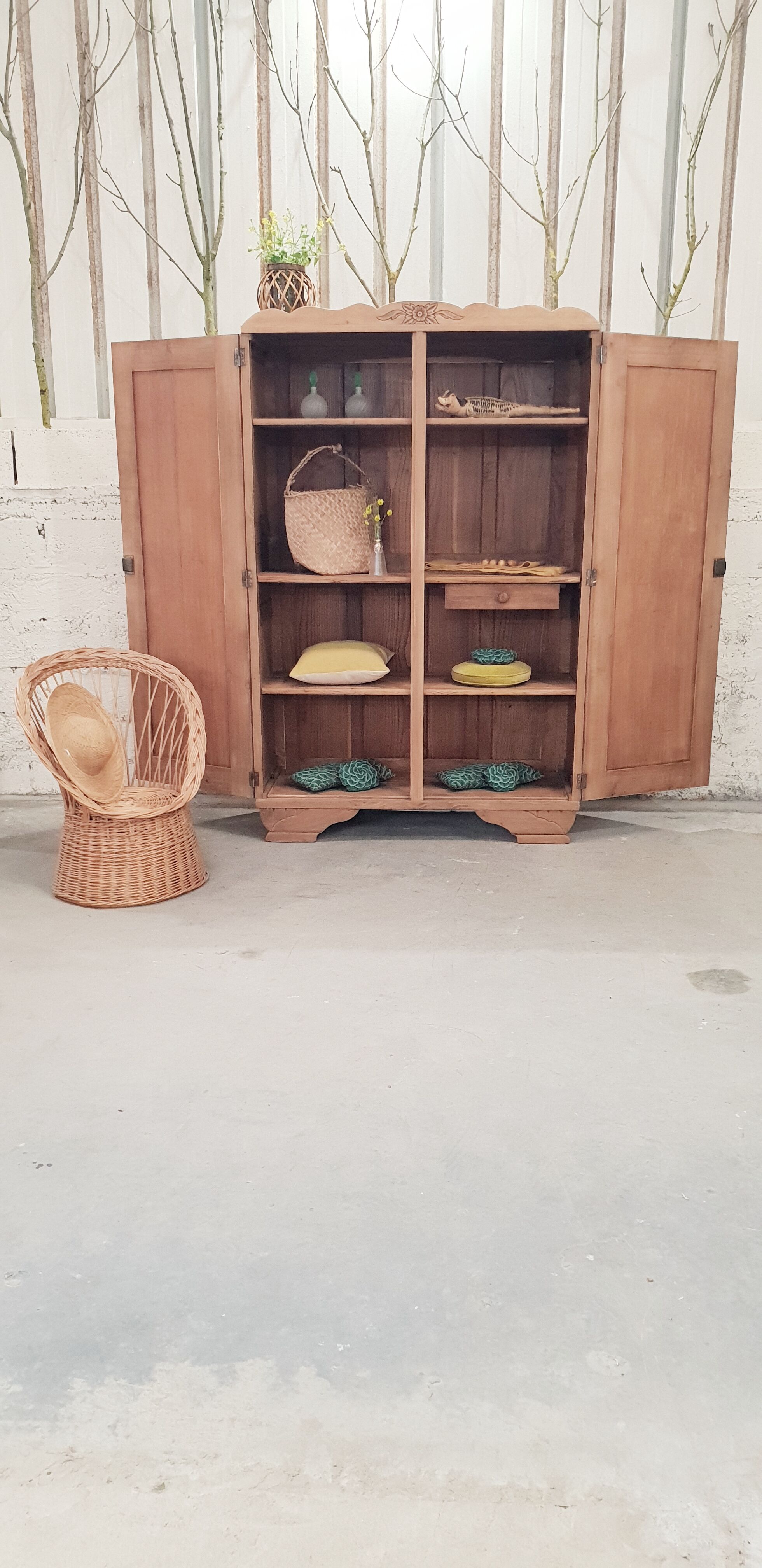 Vintage cabinet