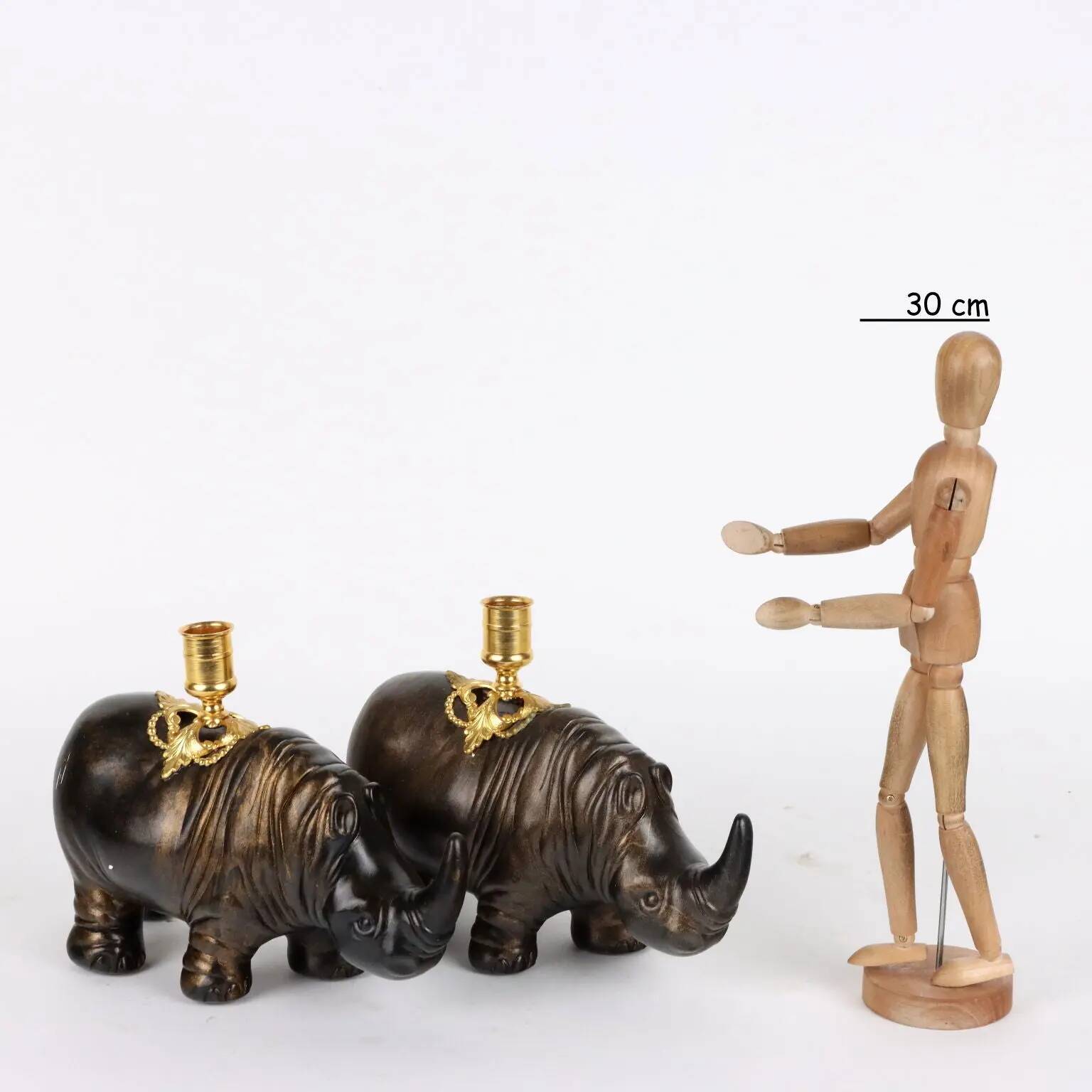 Paire de bougeoirs rhinocéros J. Luc Maisiere '900 en plâtre