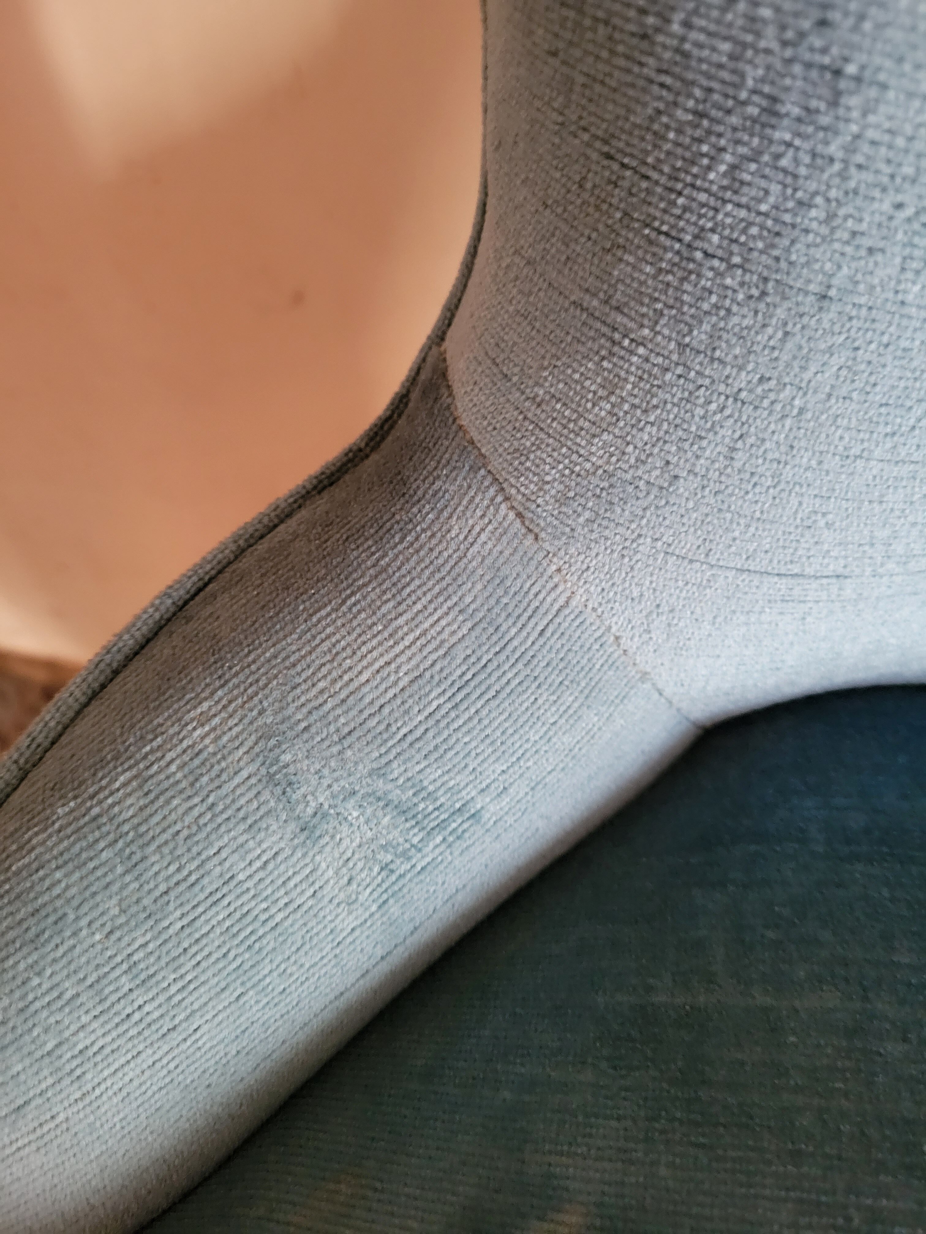 Blue toad armchair with fringes