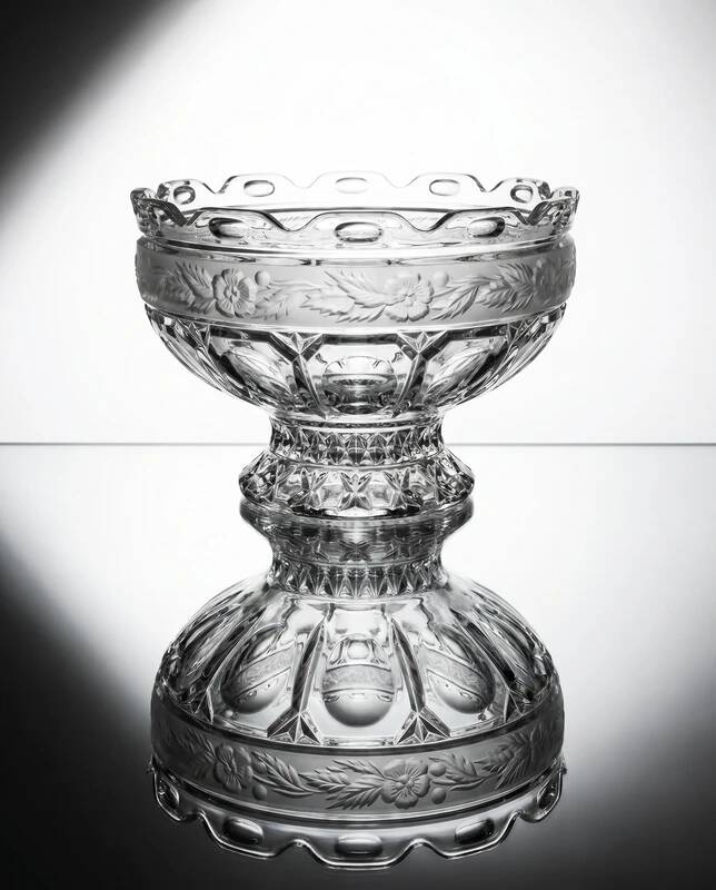Cut and engraved crystal footed bowl, floral decoration – classic style / centrepiece - 20th century