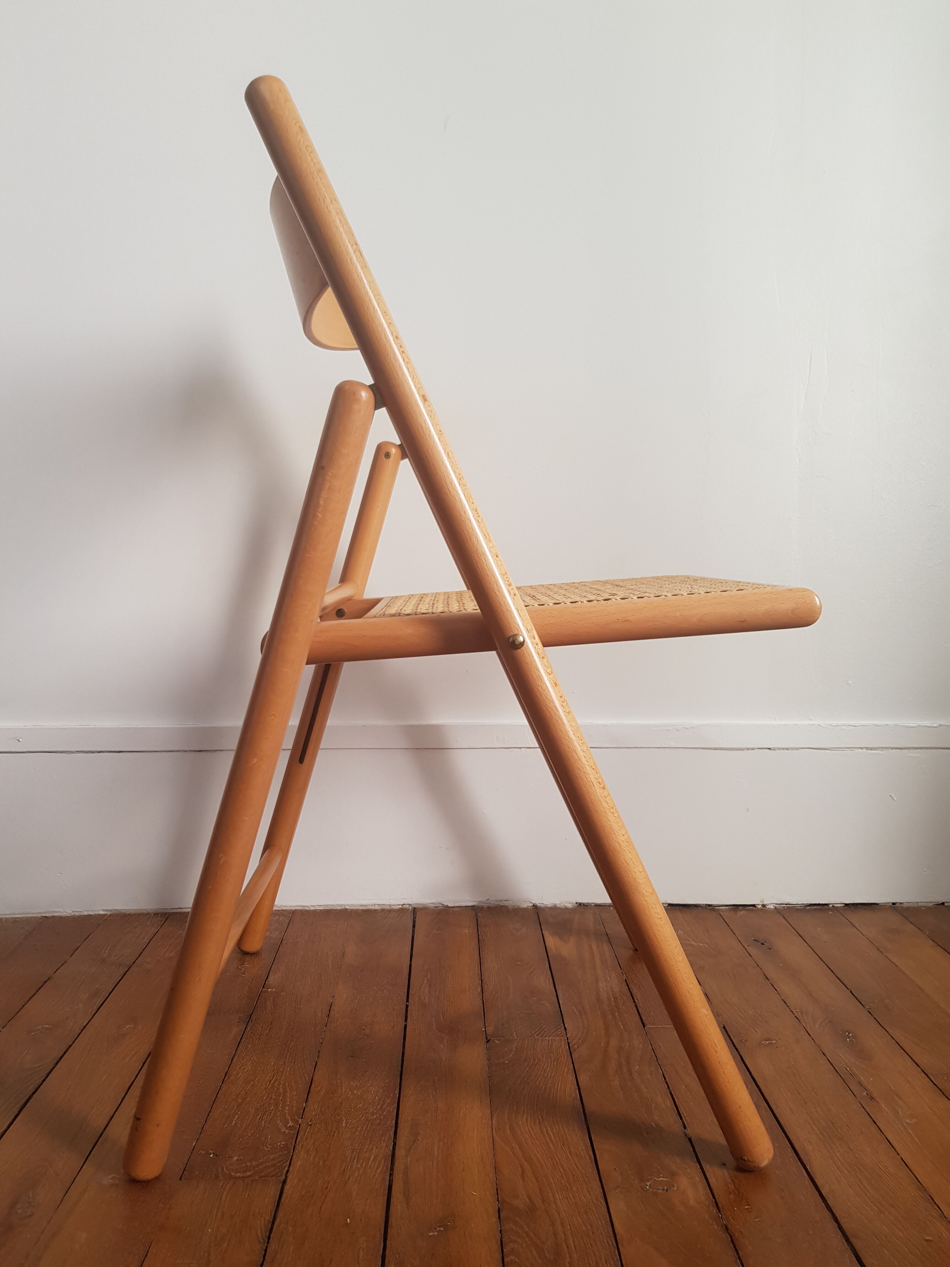 Cannee folding chair