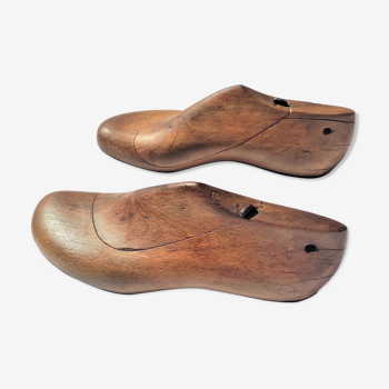 Pair of shoemaker's man's foot shape in wood and old iron size 39