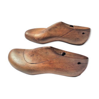 Pair of shoemaker's man's foot shape in wood and old iron size 39