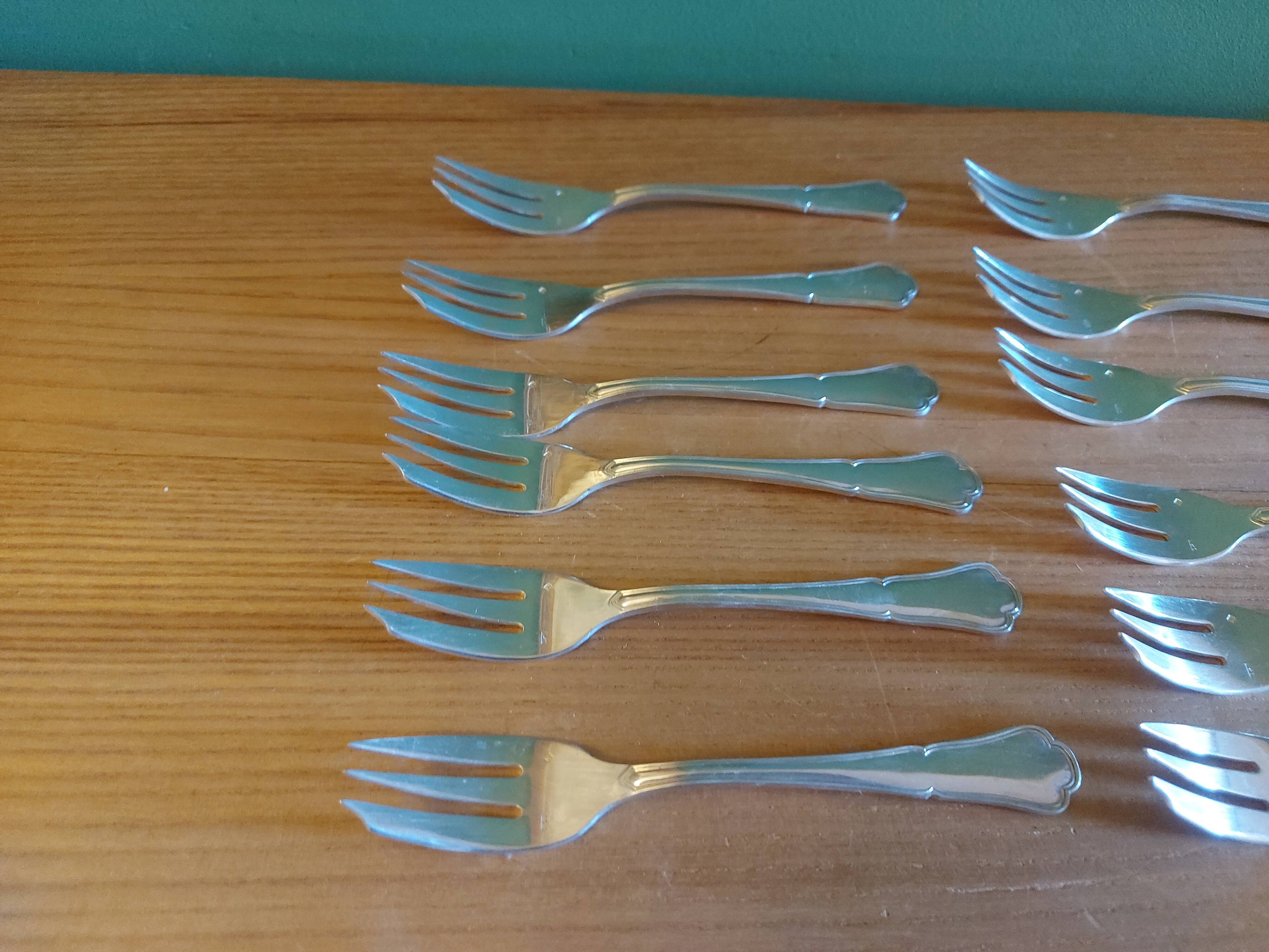 Box of 12 dessert forks in silver metal