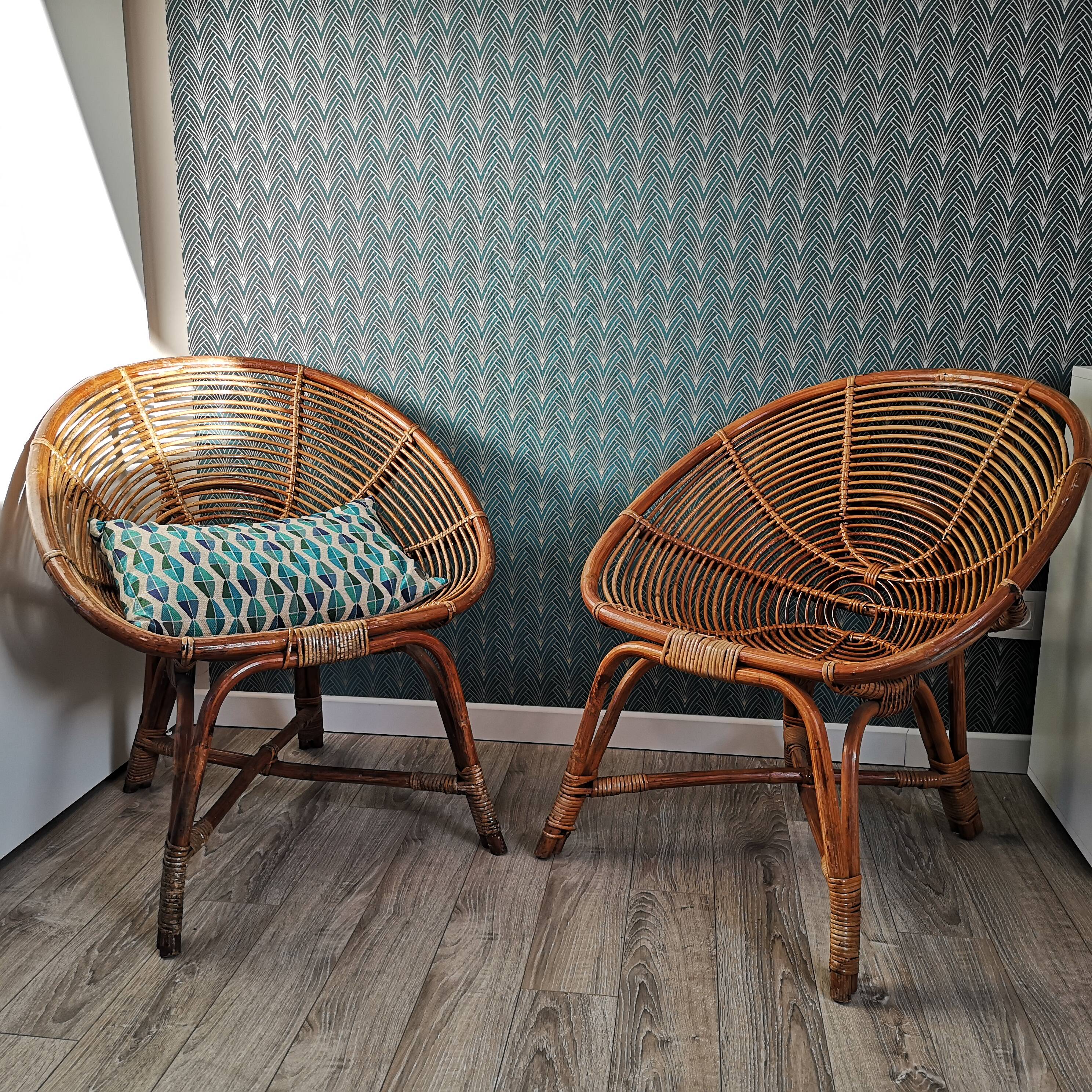 Paire de fauteuils coquille en osier