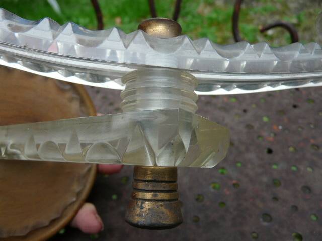 Adjustable double-arm wall light in plexiglass and brass, 1950.