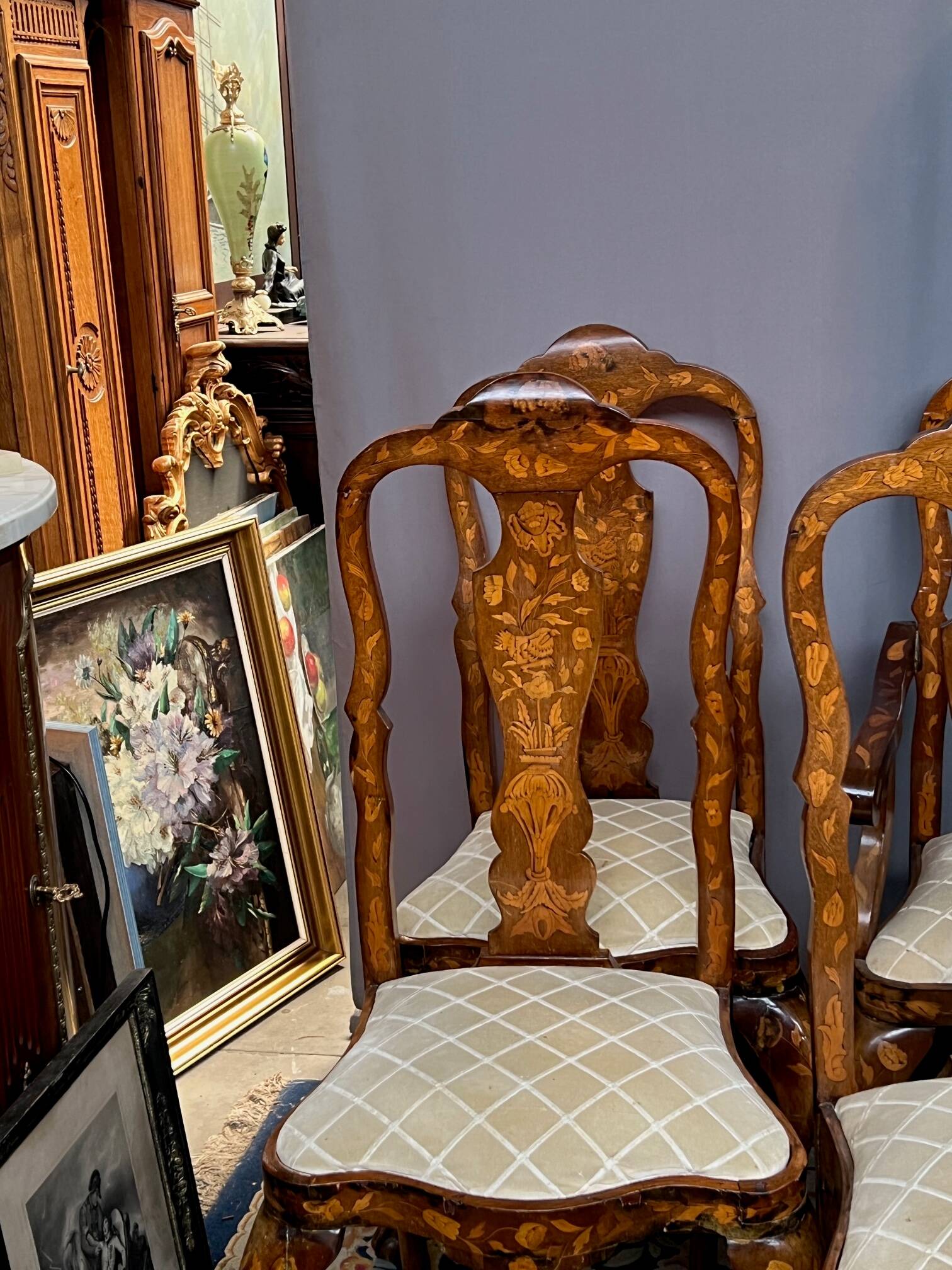 Ensemble de deux fauteuils et six chaises XVIIIe siècle.