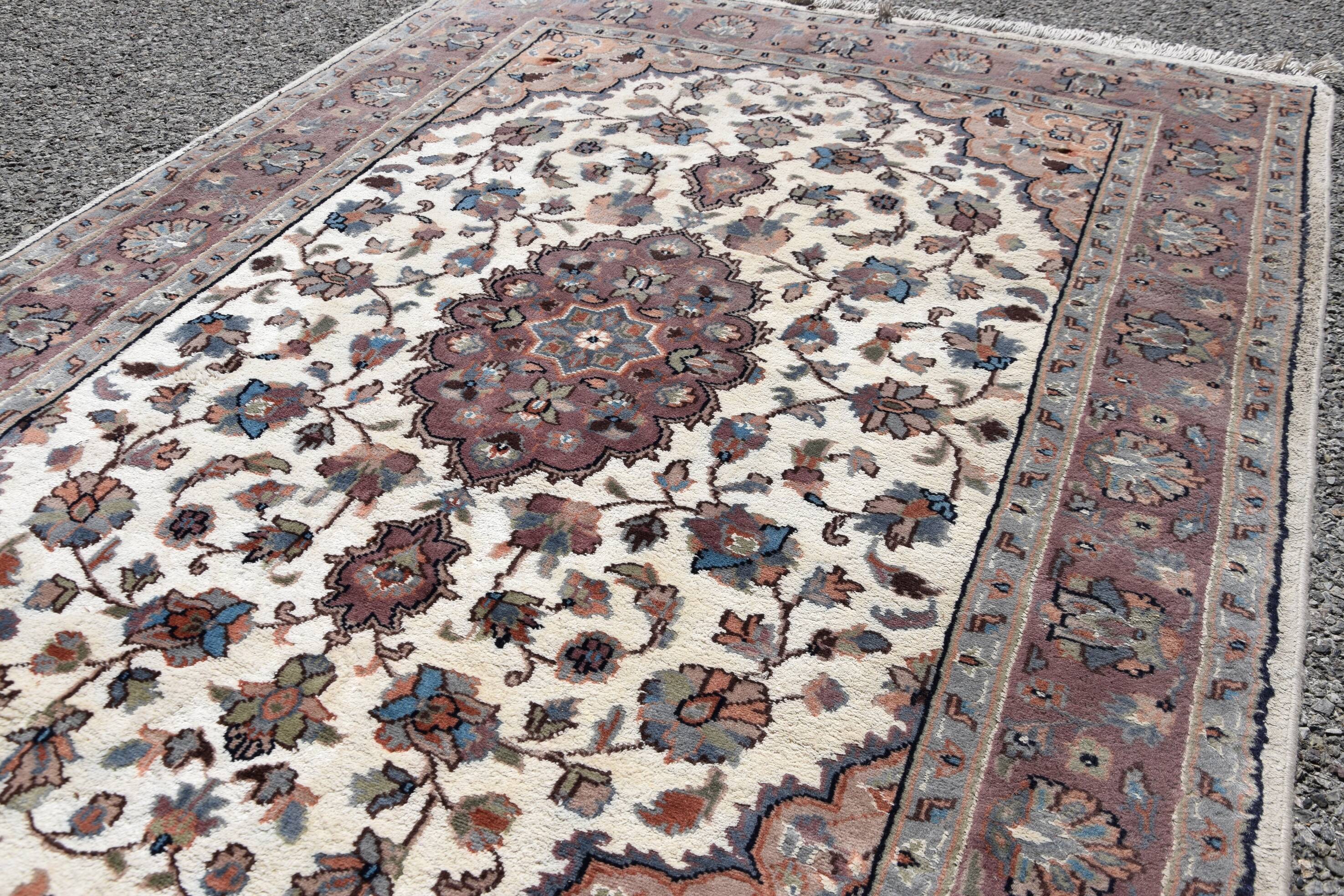 Tapis d'orient jihangir - laine et soie: 1.82 X 1.26 mètres - qualité: laine et soie sur trame coton