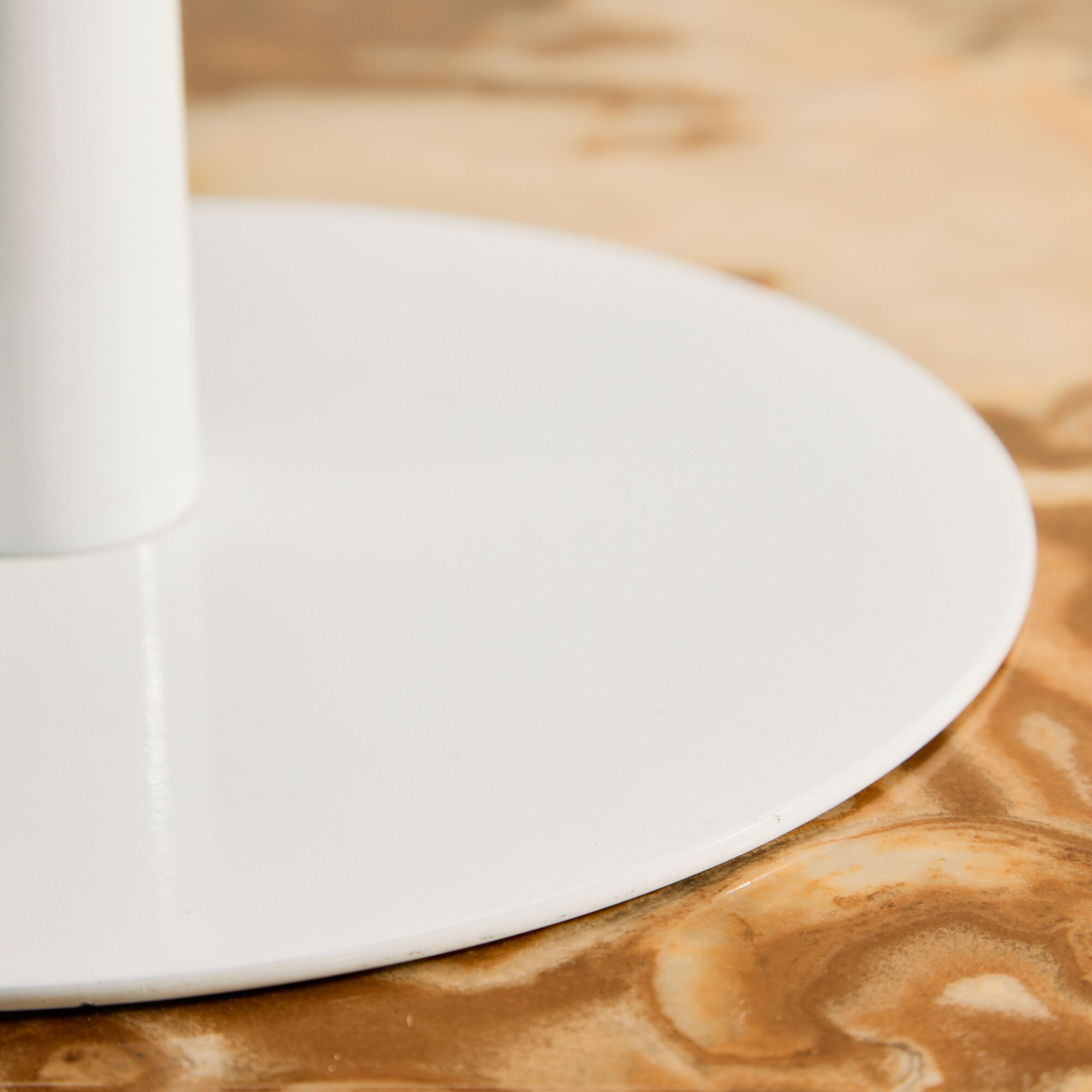 Lampe de table en métal