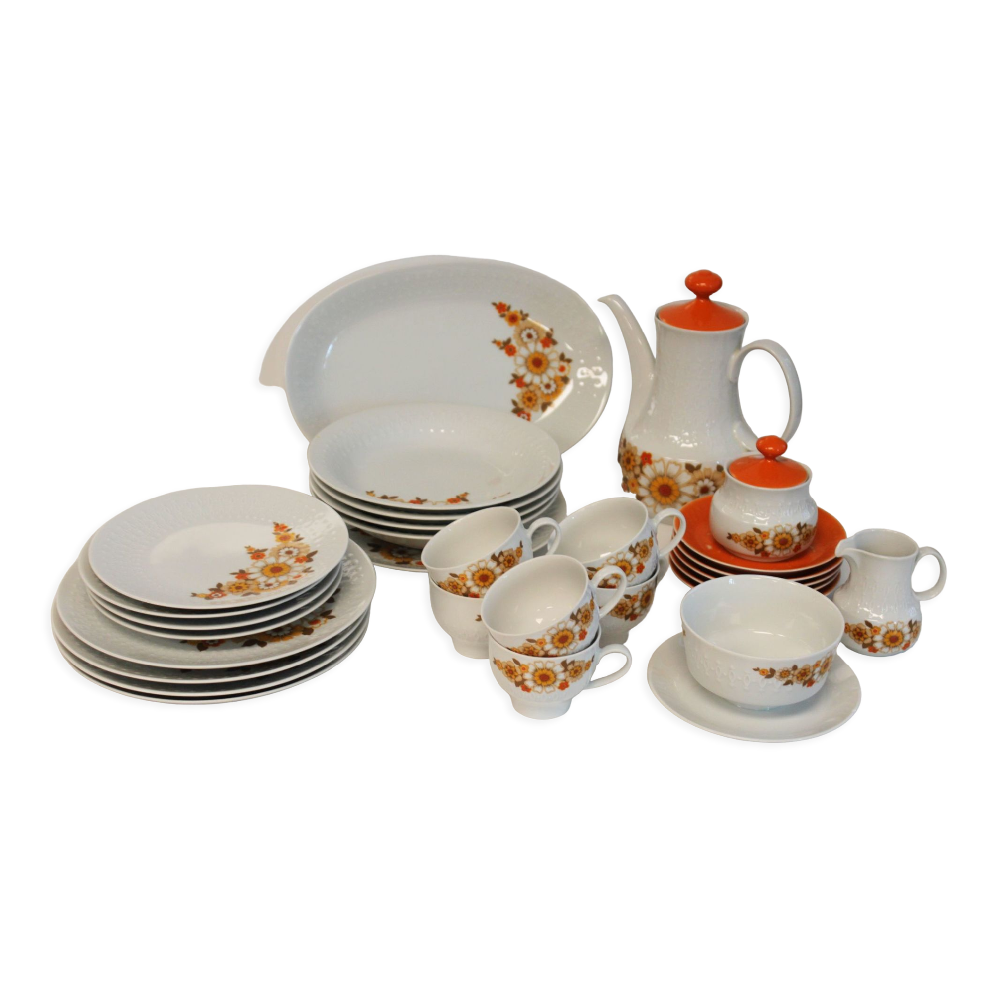 Mitterteich porcelain dinner and tea service, Germany, 1970.