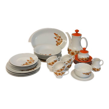 Table and tea service in porcelain Mitterteich, Germany, 1970.