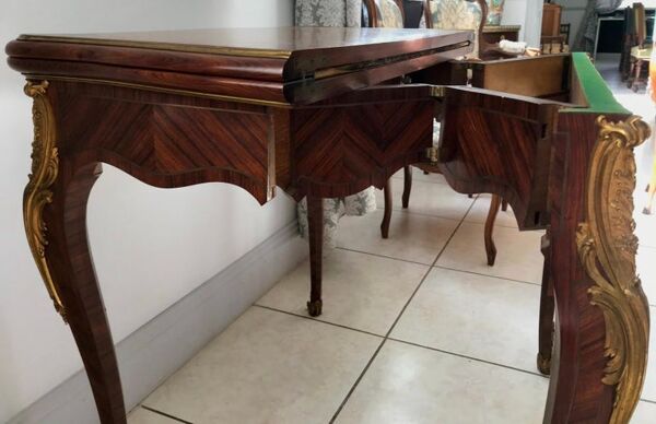Console se transformant en table de jeu de style Louis XV 19ème siècle