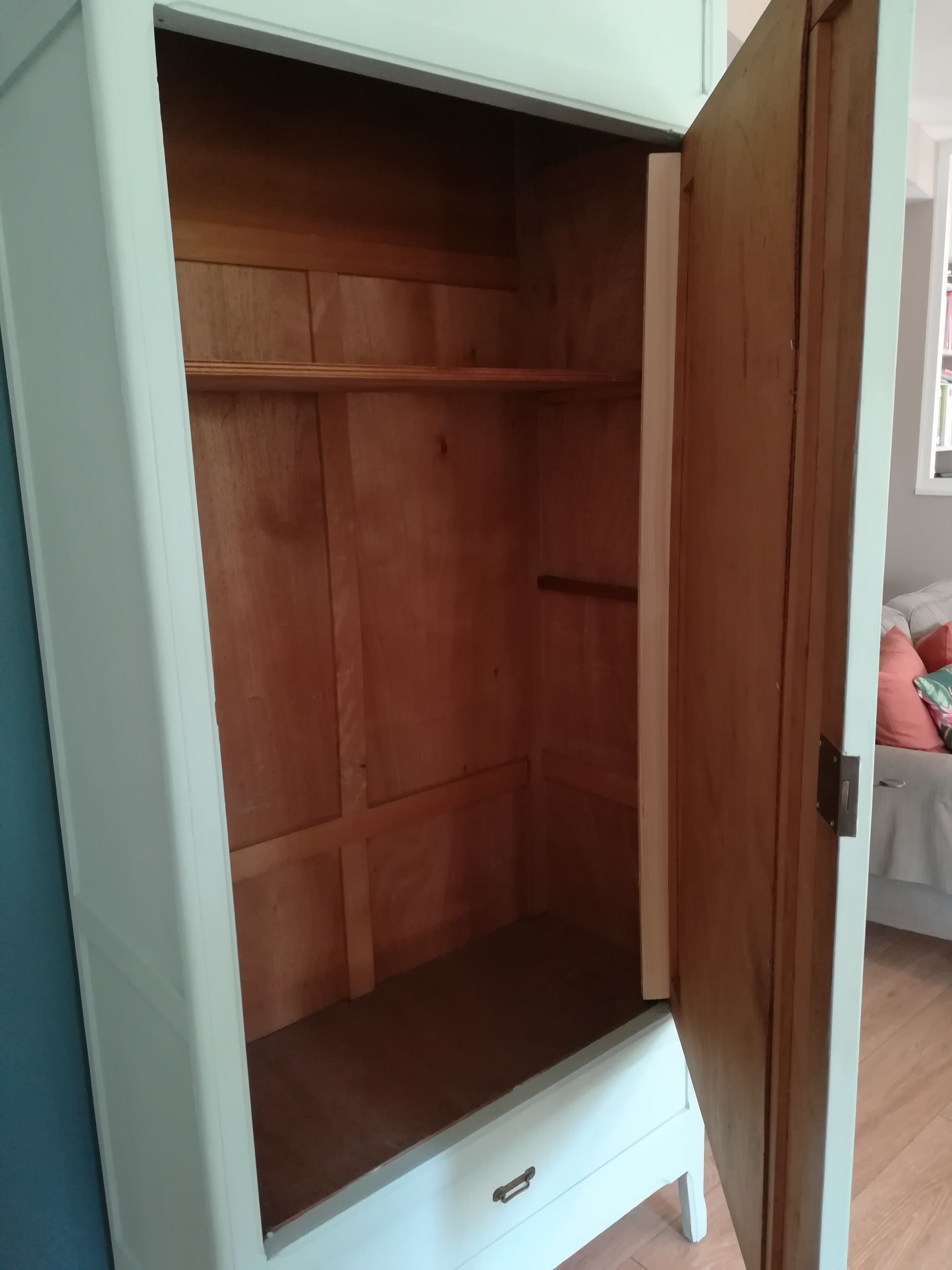 Parisien wardrobe 30 years