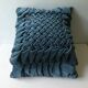 Paire de coussins anciens, en velours bleu canard, effet plissé