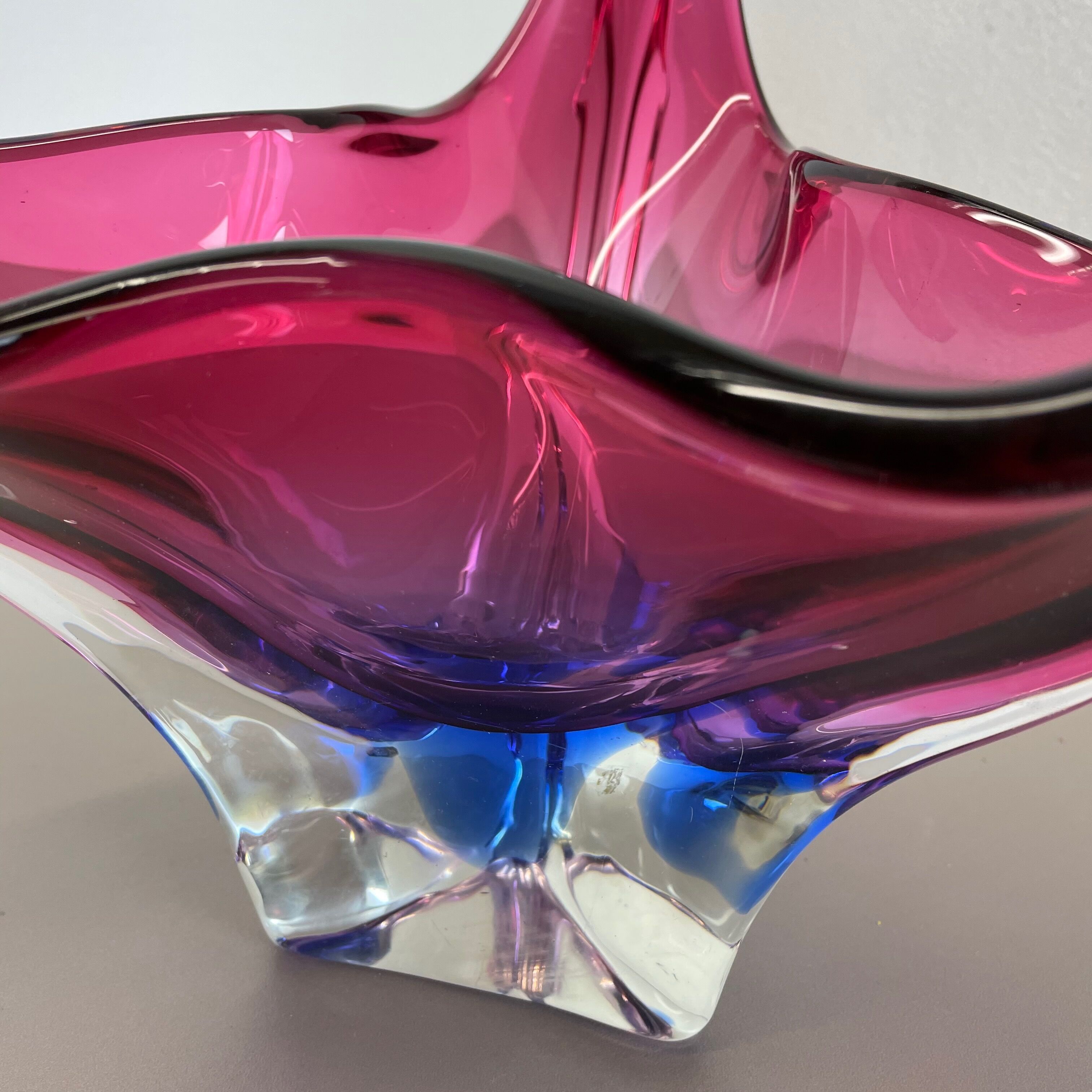 2,5 Kg Floral Glass Bowl Shell Centerpiece by Fratelli Toso Murano, Italy, 1970s