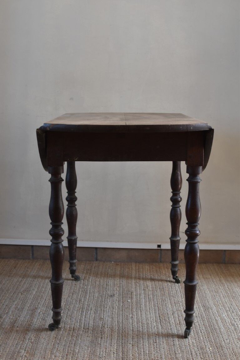 Louis philippe round table