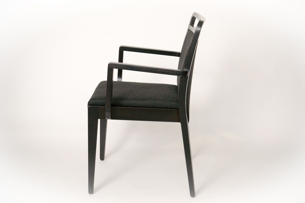 Chair with armrests