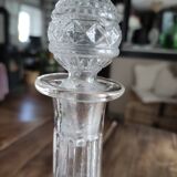 Round molded glass decanter with cap